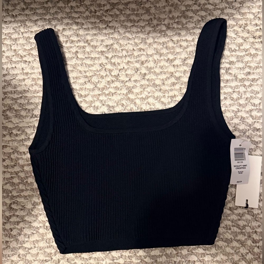 Babaton Black Ribbed Sculpt Knit Crop Tank